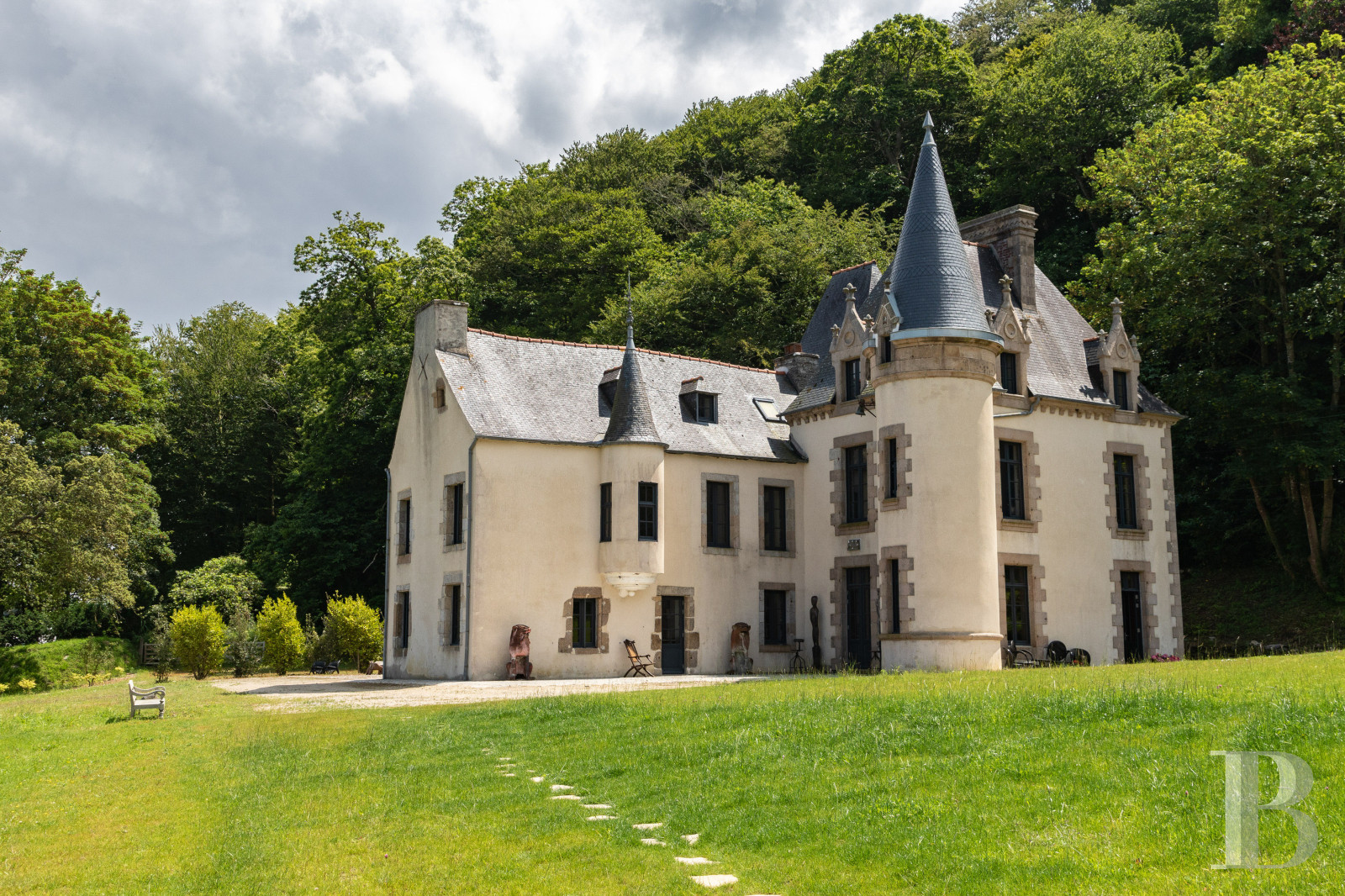 A set of two manor houses overlooks the Bay of Morlaix in Carantec on the north coast of Finistère - photo  n°1